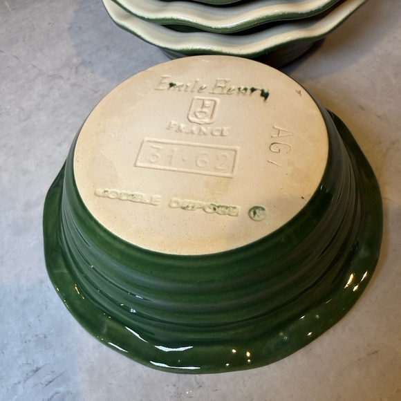 Emile Henry Mini Pie Dishes set of 4 - Picture 3 of 6